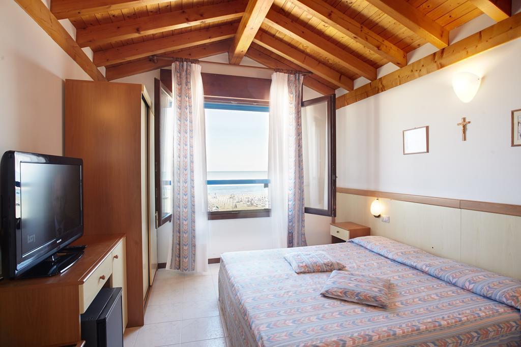 Hotel Sara Caorle Oda fotoğraf